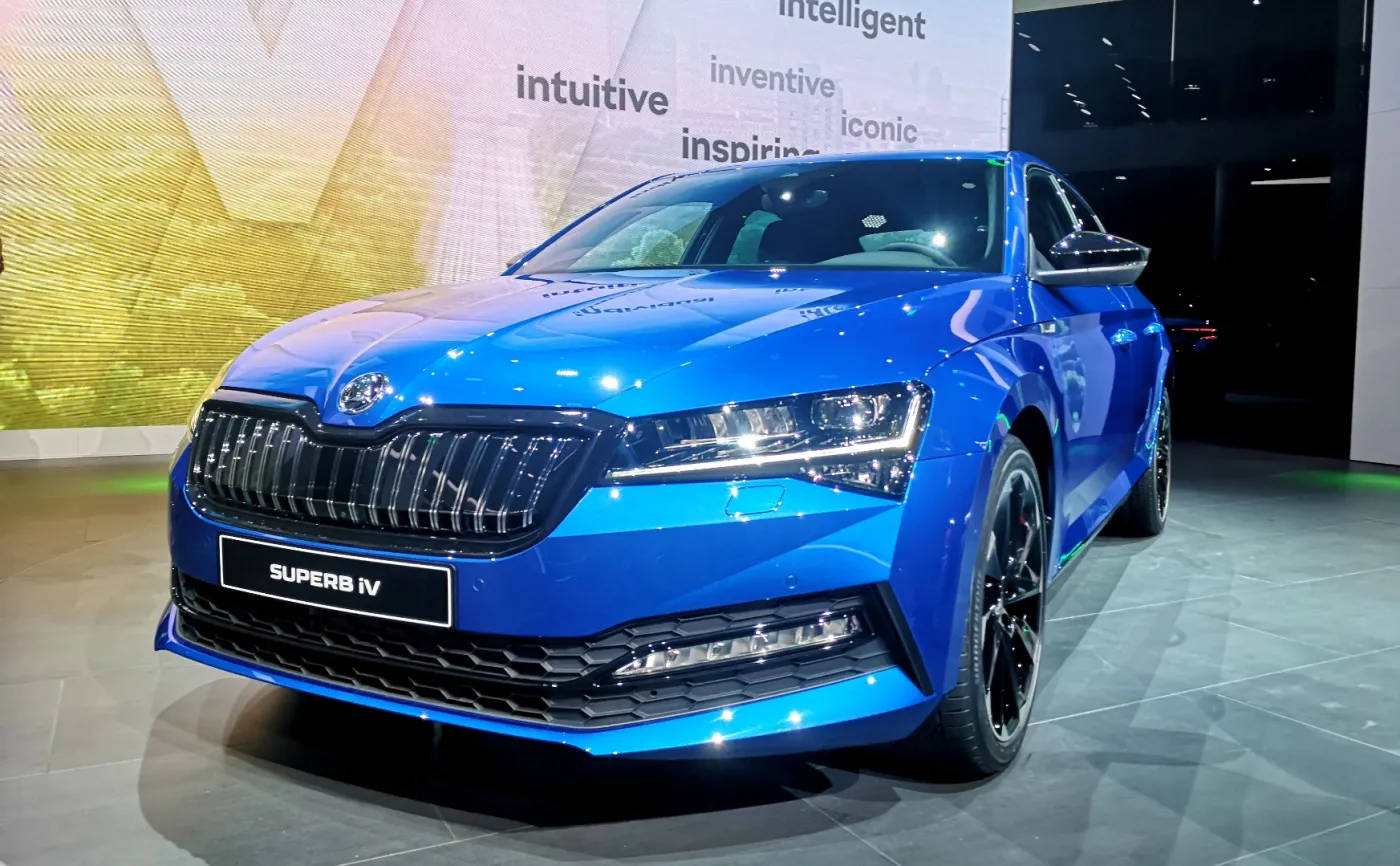 12590065-skoda-superb-hybryda.jpg