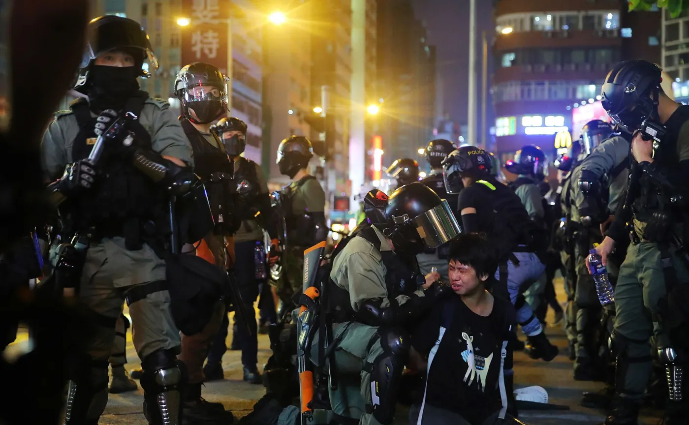 Hongkong poprosi o pomoc chińskie wojsko? Szefowa władz regionu: Żadnej opcji nie można wykluczyć