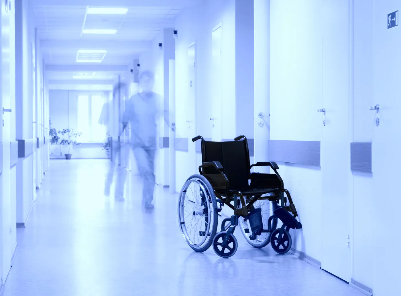 szpital korytarz wózek