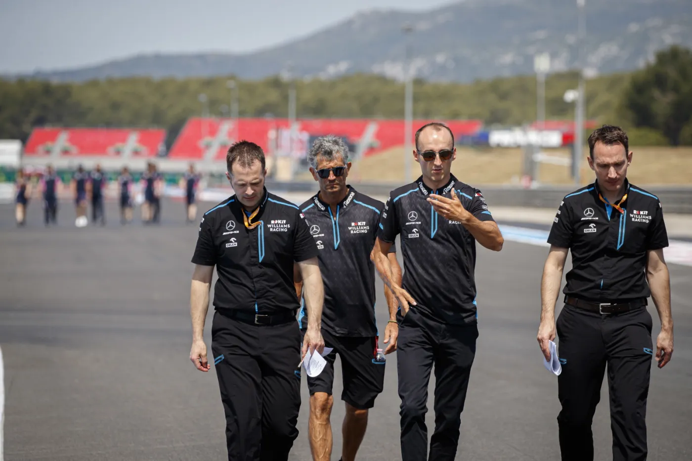 Robert Kubica (w środku)