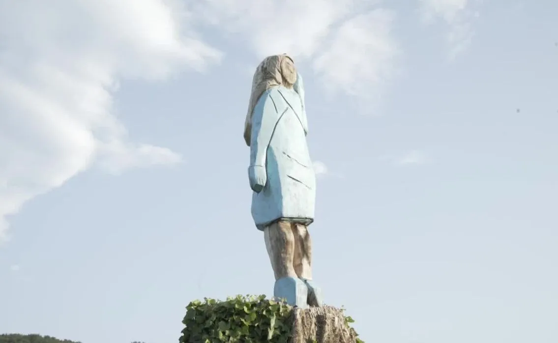 Artystyczna prowokacja czy hołd? Amerykanin postawił pomnik Melanii Trump w jej rodzinnej miejscowości