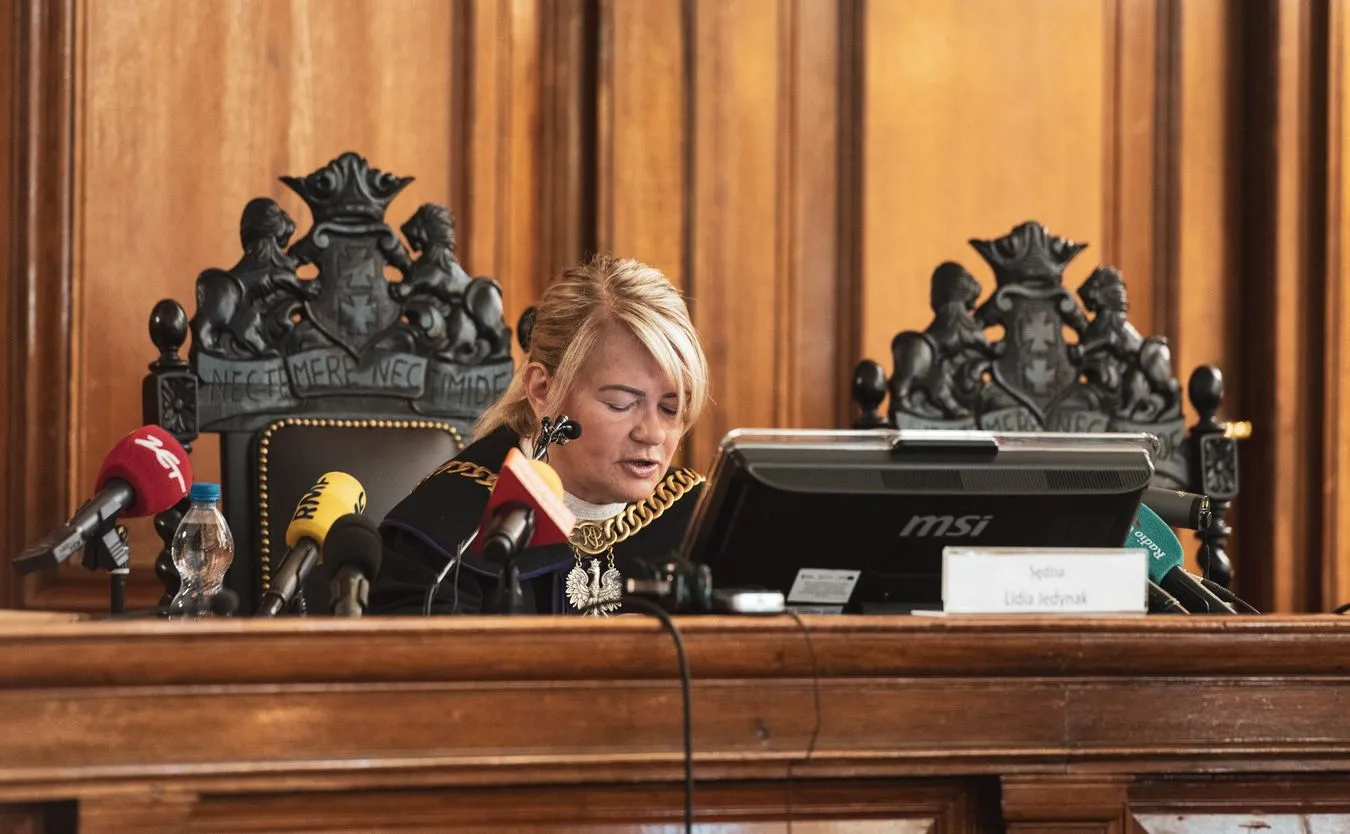 Samotność sprawiedliwości. Sędzia już trzeci miesiąc odczytuje wyrok ws. Amber Gold [FELIETON]