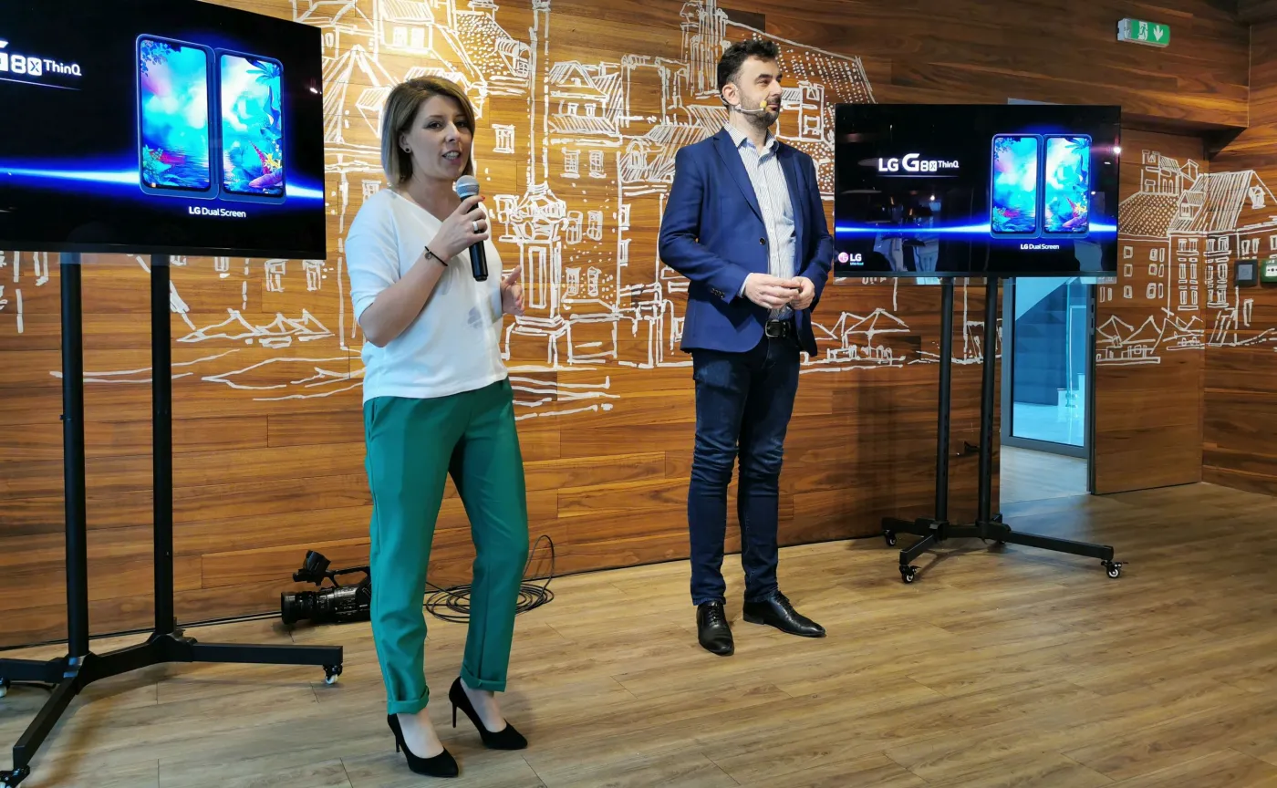 12723772-premiera-lg-g8x-thinq.jpg