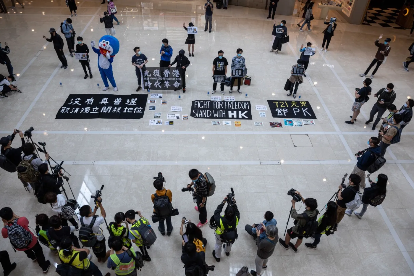 Pierwszy cudzoziemiec oskarżony o pomoc demonstrantom w Hongkongu