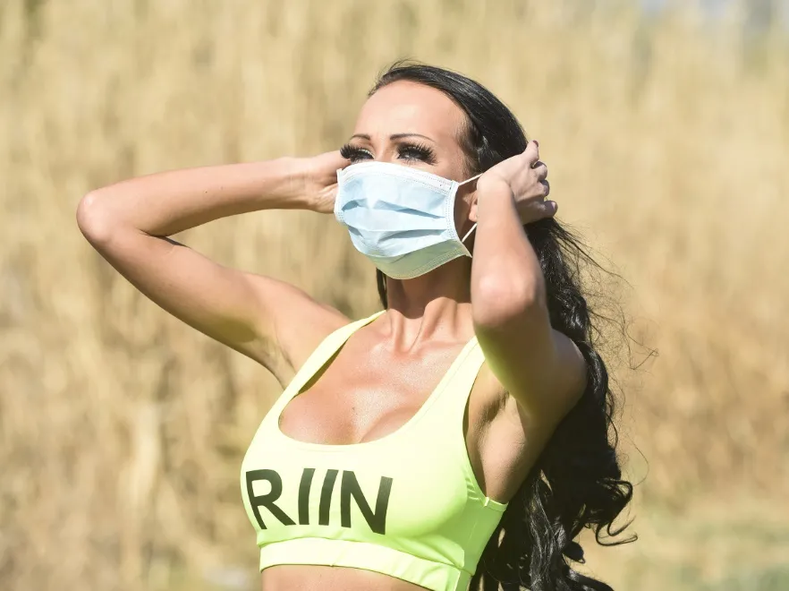 Gorrrąco...! Małgorzata Godlewska dała popis możliwości swojego ciała przed reporterami