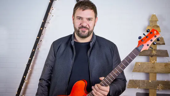 Tomasz Karolak śpiewa "Za nowy, lepszy dzień" [TELEDYSK]