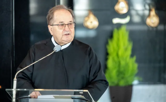 O. Rydzyk krytykuje obostrzenia: Daliśmy się puścić w kanał zła 