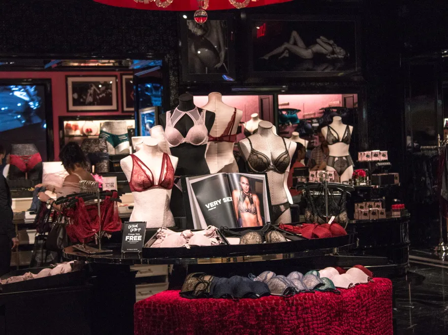 Niemożliwe stało się faktem: pandemia zatrzęsła bieliźnianym gigantem. Sklepy znikają!