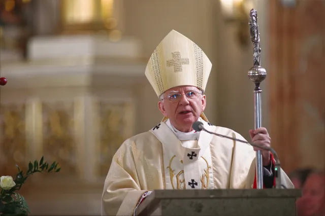 Co dalej ze śledztwem ws. słów abp. Jędraszewskiego o "tęczowej zarazie". Jest decyzja sądu