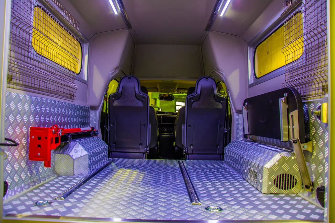 Toyota Hilux niezniszczalna dzięki Polakom. GOPR dostał nowe terenówki z Bielska-Białej