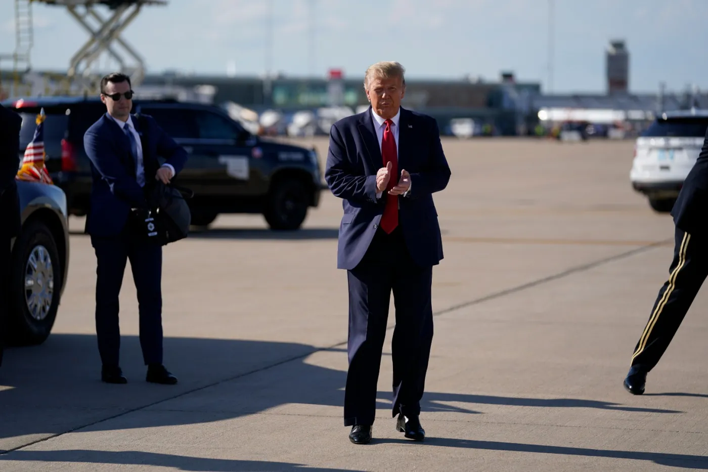 Trump zawiesza wizy dla pracowników i naukowców