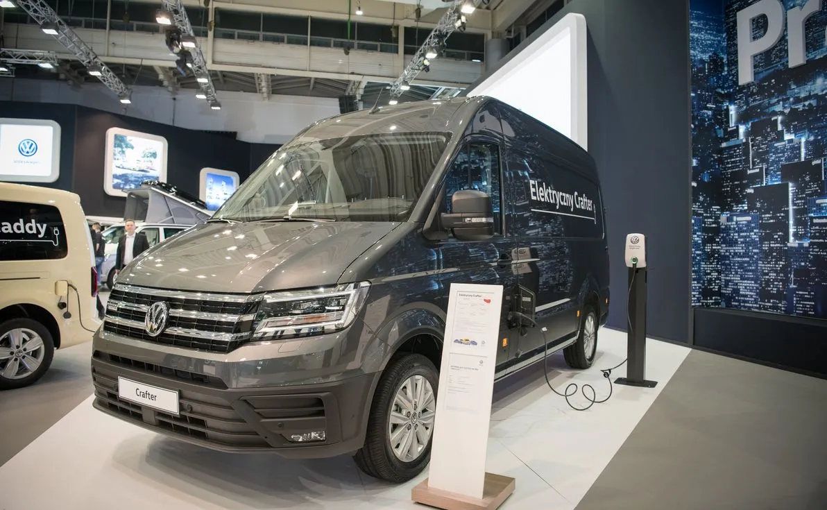 12238270-volkswagen-e-crafter.jpg