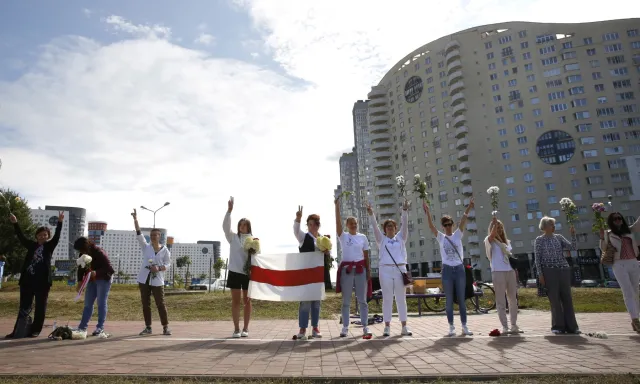 Marsze kobiet, protesty w fabrykach i filharmonii... Nowe demonstracje na Białorusi