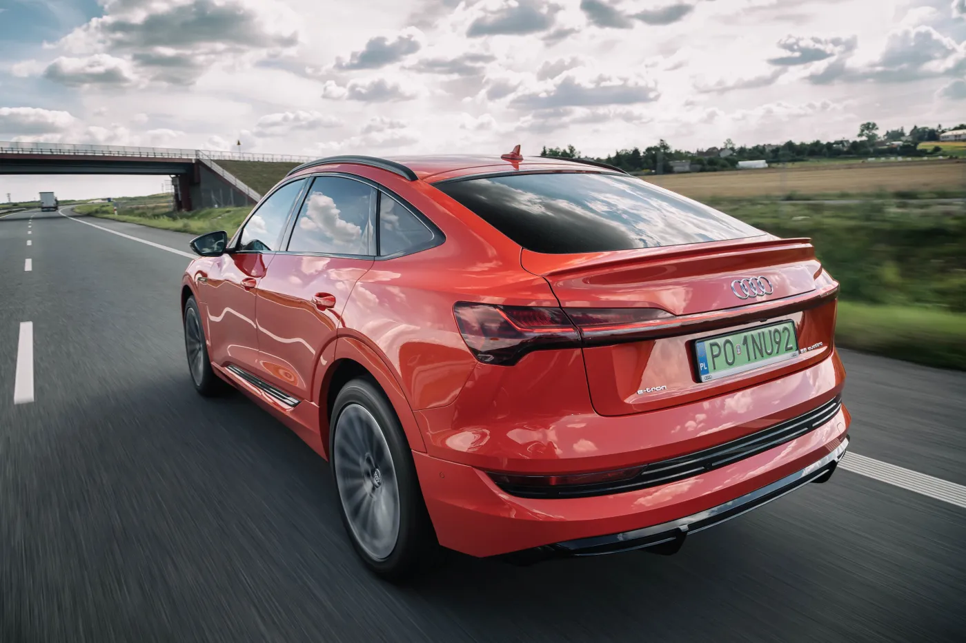 Robert Lewandowski ma nowy samochód. Teraz musi jeździć audi na prąd