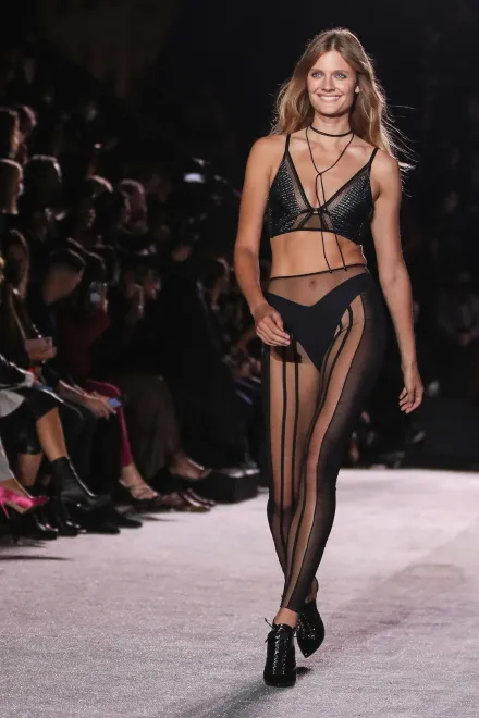 Pokaz kolekcji Etam wiosna/lato 2021 na Paris Fashion Week