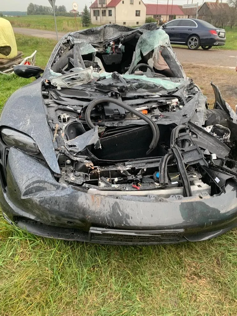 porsche-taycan-turbo-28238474.jpg