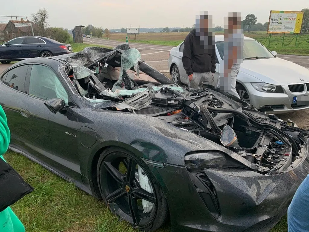 porsche-taycan-turbo-28238501.jpg
