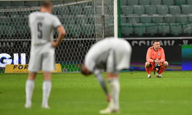 Mecz Warta Poznań - Legia Warszawa odwołany. Powodem koronawirus