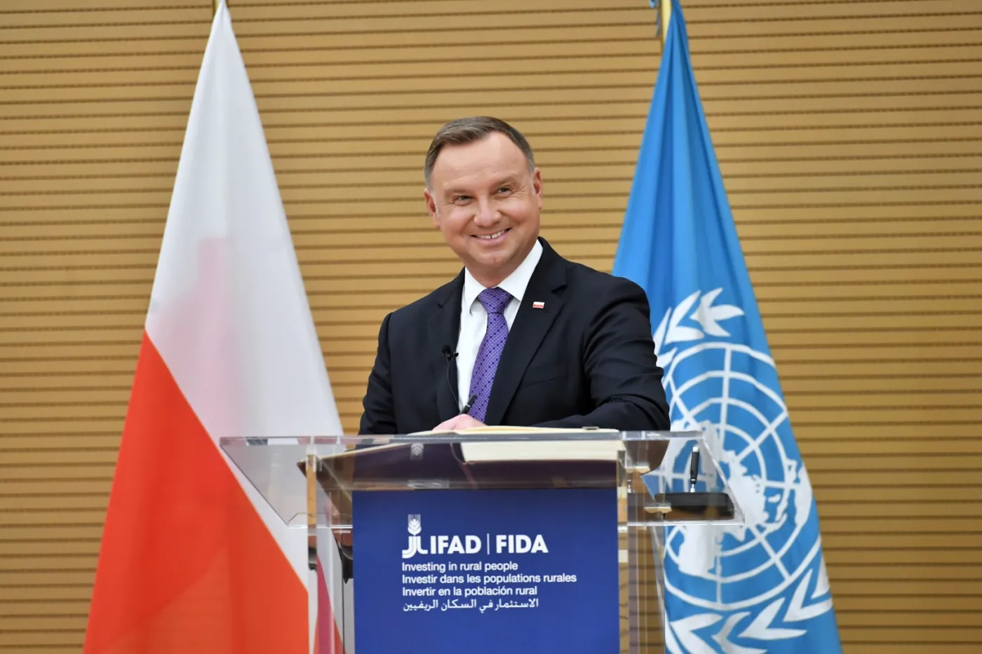 Rekordowa liczba zakażeń. "Wiem, że to uciążliwe, ale apeluję, by nosić maseczkę"