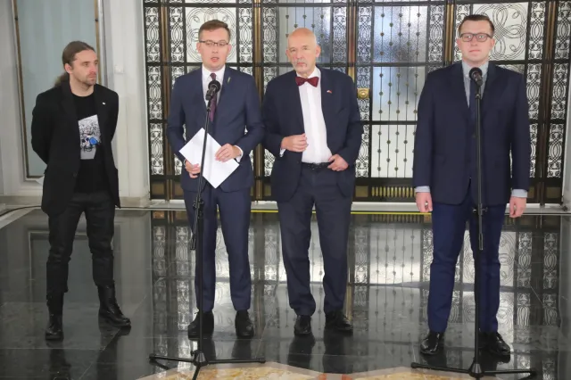 Konfederacja: Rząd szykuje kolejną falę emigracji z Polski