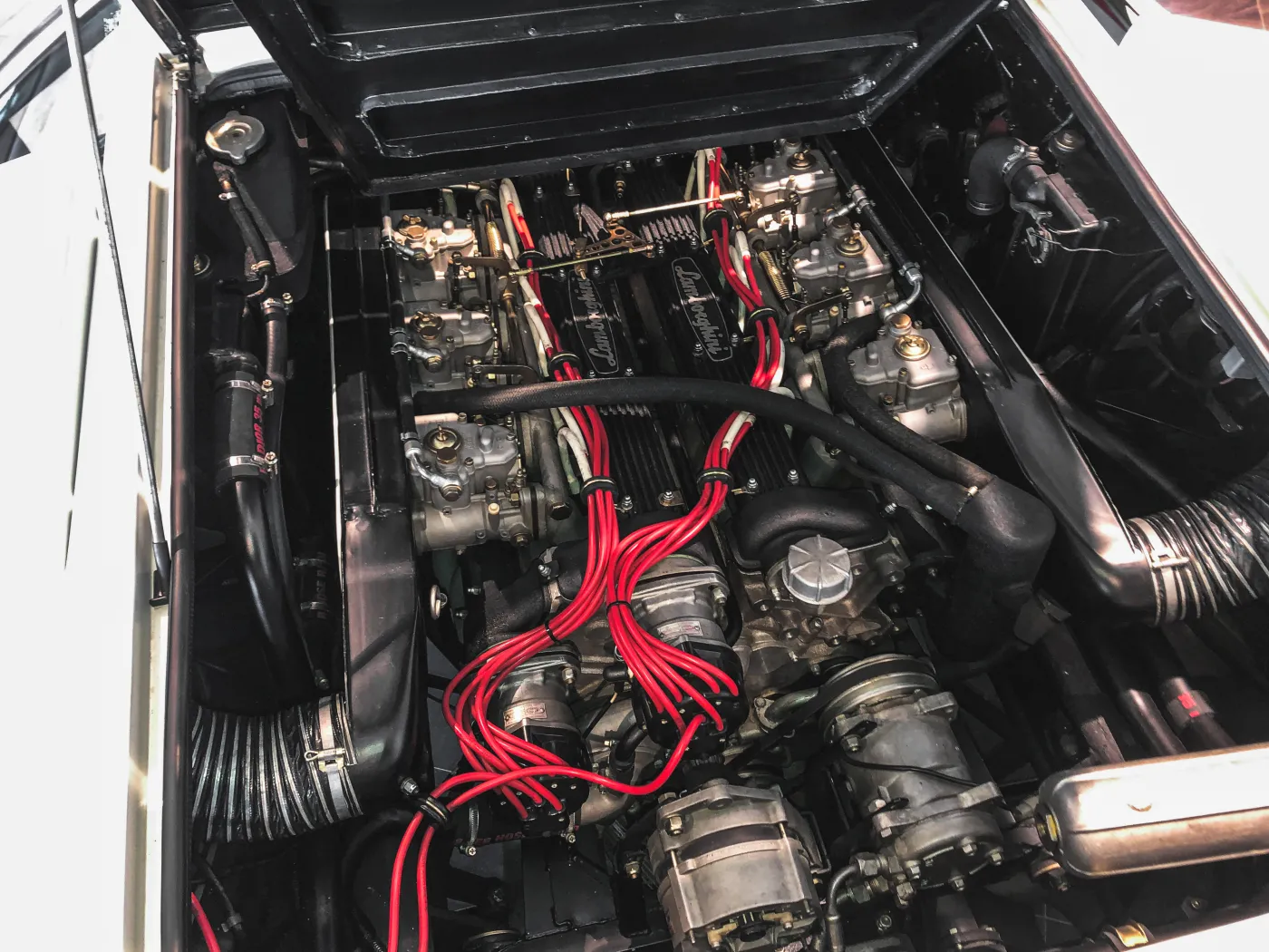 lamborghini-countach-28314040.jpg