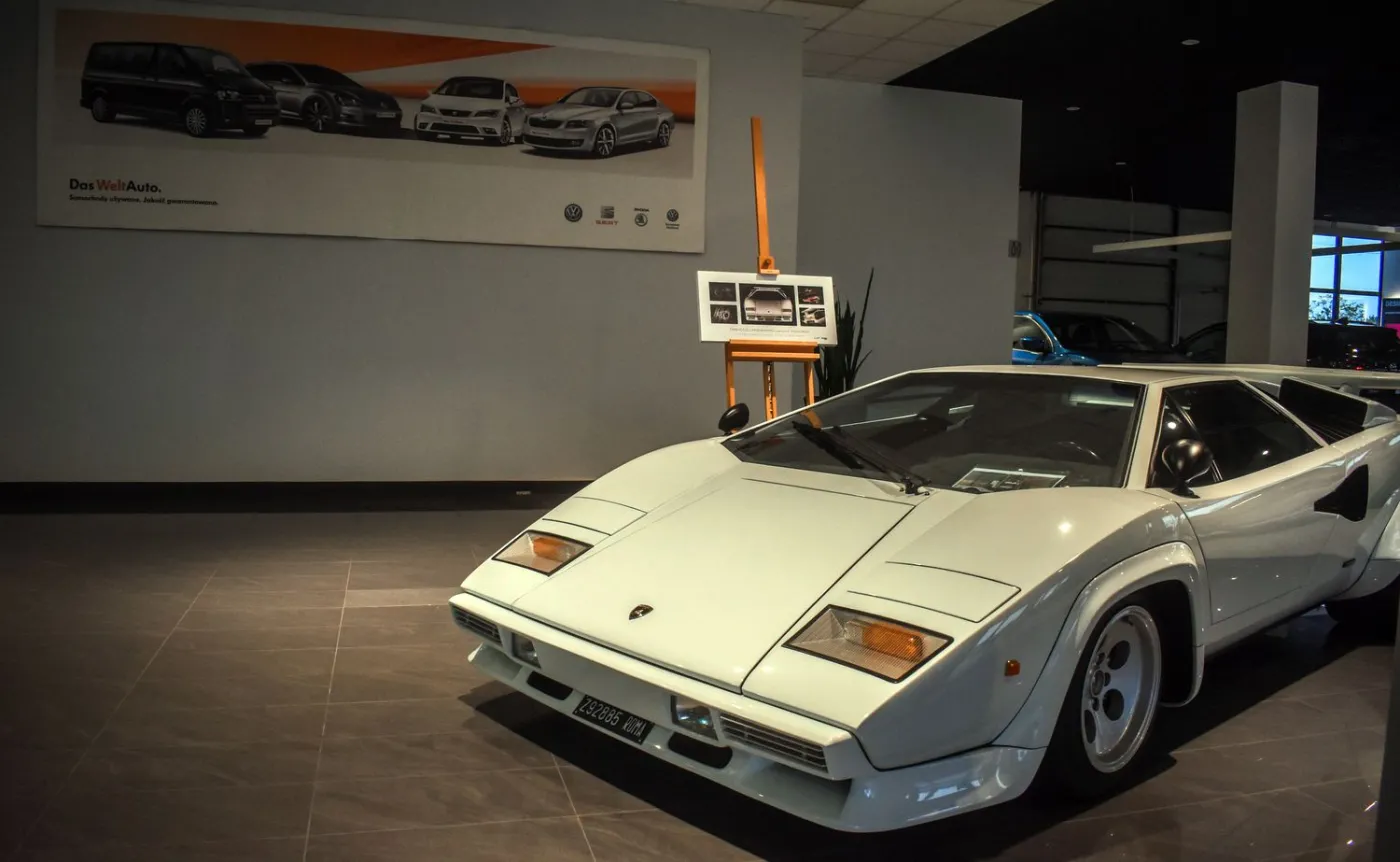 lamborghini-countach-28311886.jpg