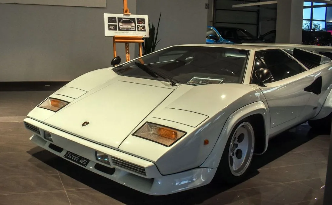 lamborghini-countach-28312056.jpg