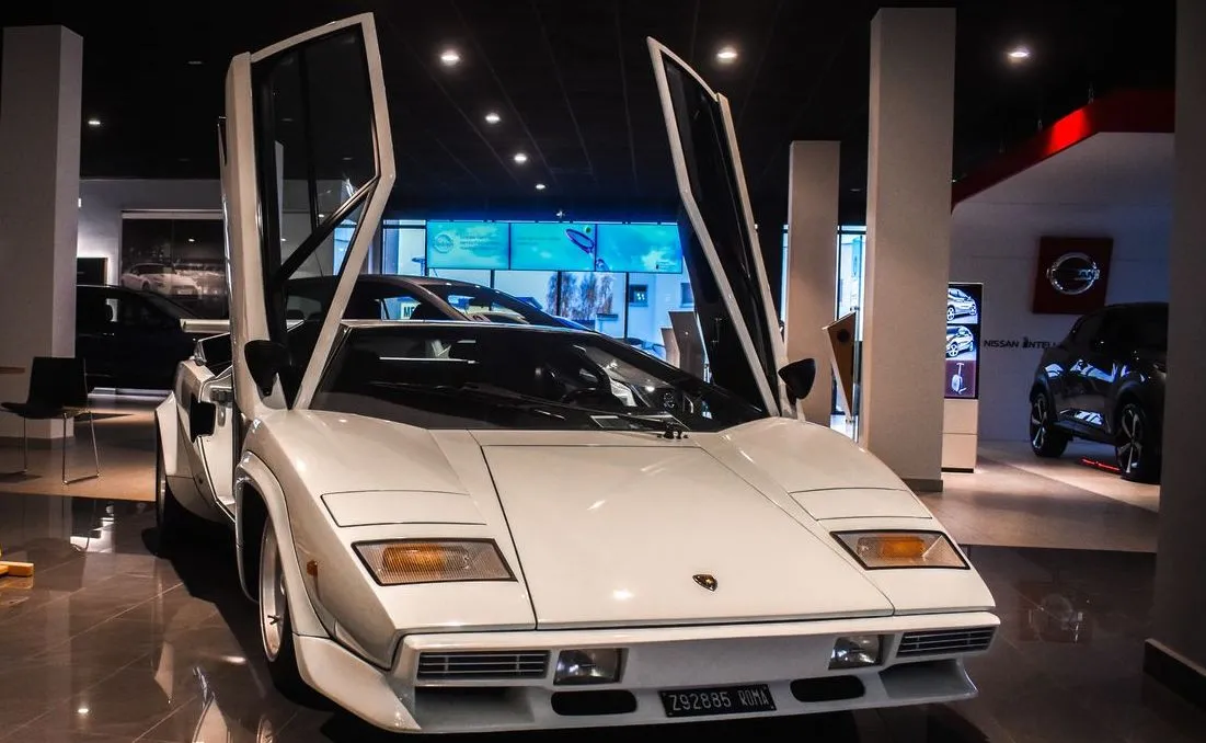lamborghini-countach-28312539.jpg