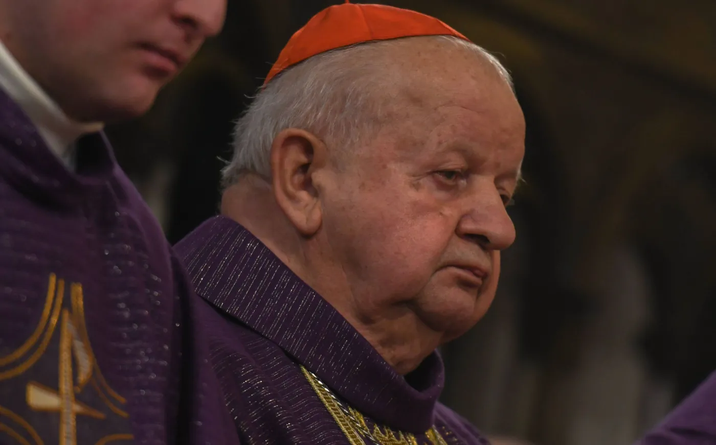 Tak Polacy oceniają Kościół i kard. Dziwisza. "Jesteśmy na zakręcie historii". SONDAŻ