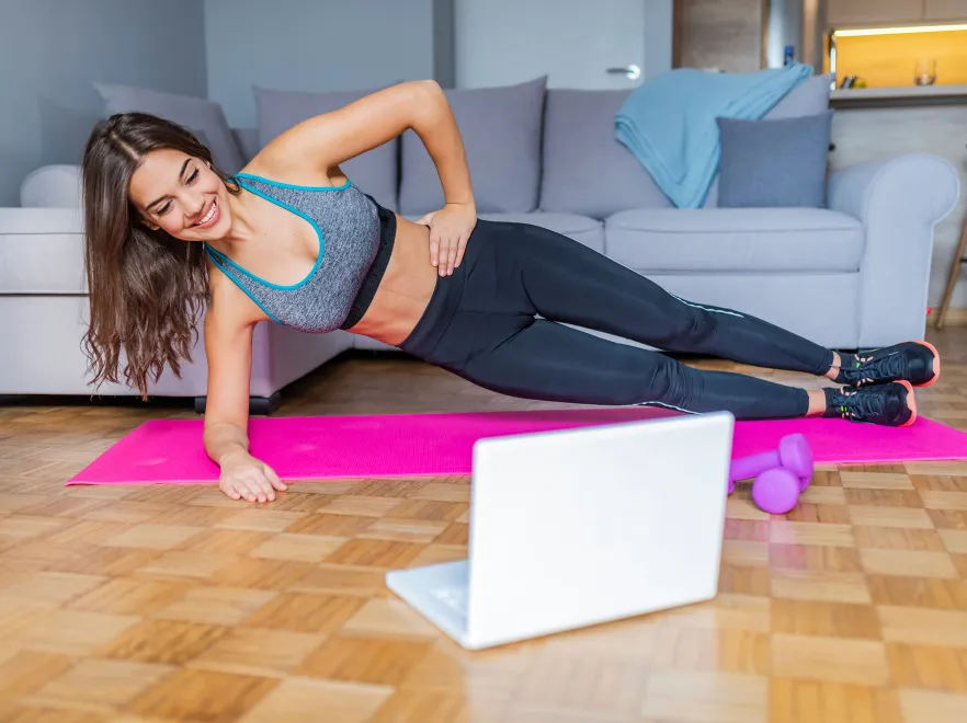 Ćwiczysz intensywnie w domu? Uważaj na włosy!