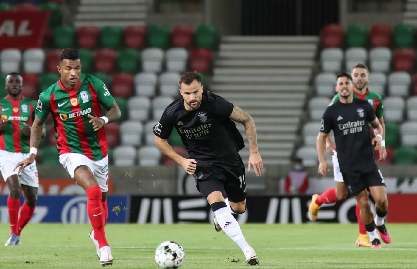 Portugalskie media widzą szanse dla Lecha. Benfica bez formy