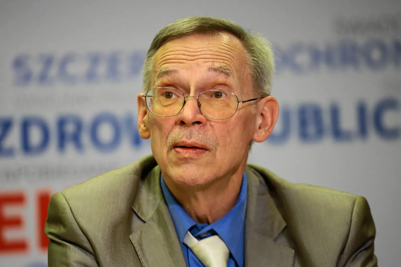 Spadek liczby zachorowań na koronawirusa. Gut: Efekt unikania wizyt lekarskich w Nowy Rok