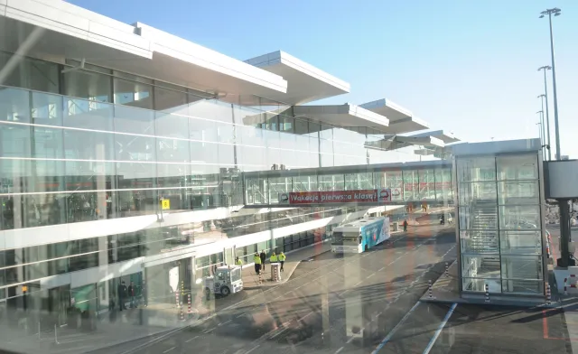 Ponad tysiąc pasażerów z Wielkiej Brytanii przyleci w poniedziałek do Wrocławia