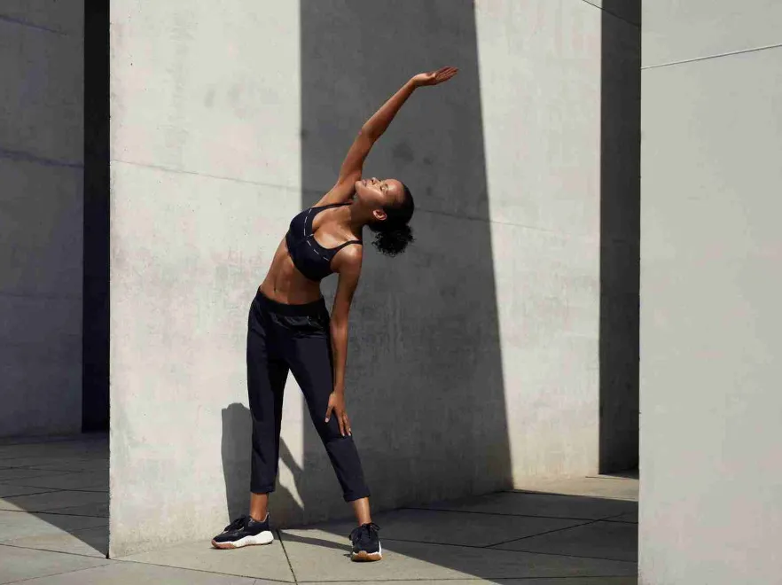 Sportowo i stylowo: ładne ubrania na trening i do noszenia po domu