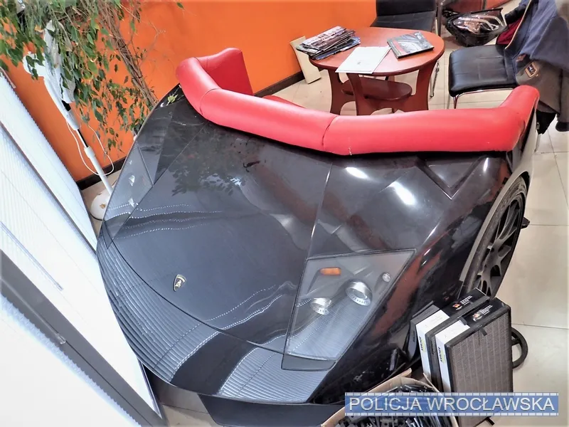 lamborghini-jako-mebel-37059366.jpg