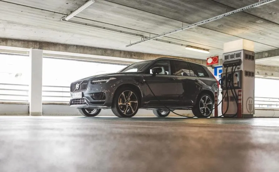 volvo-xc90-t8-recharge-37081329.jpg