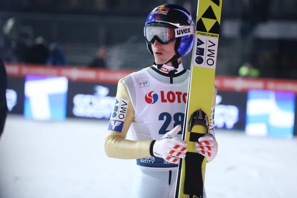 Schlierenzauer poza kadrą, ale skoczek nie składa broni