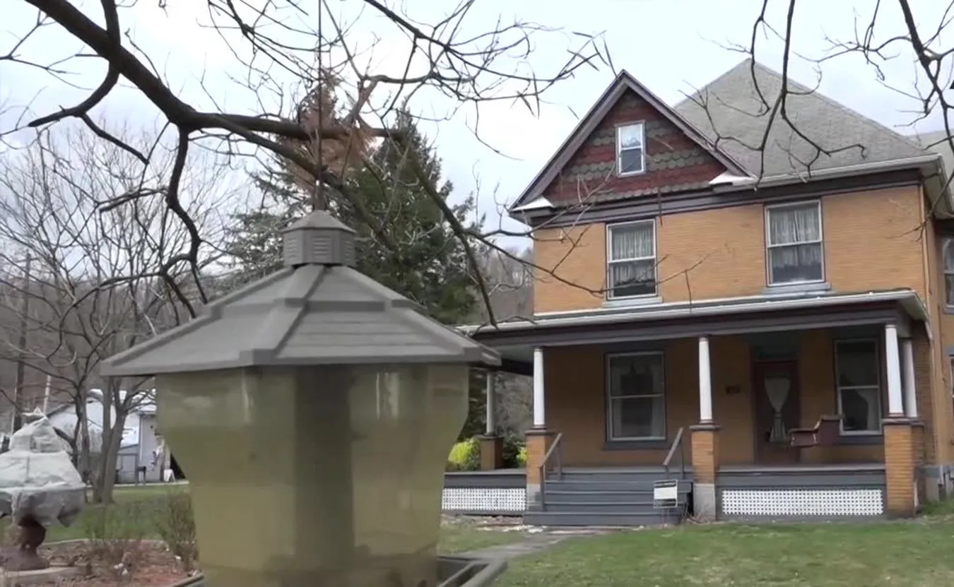 Słynny dom z „Milczenia owiec” zamienił się… w hotel [WIDEO]