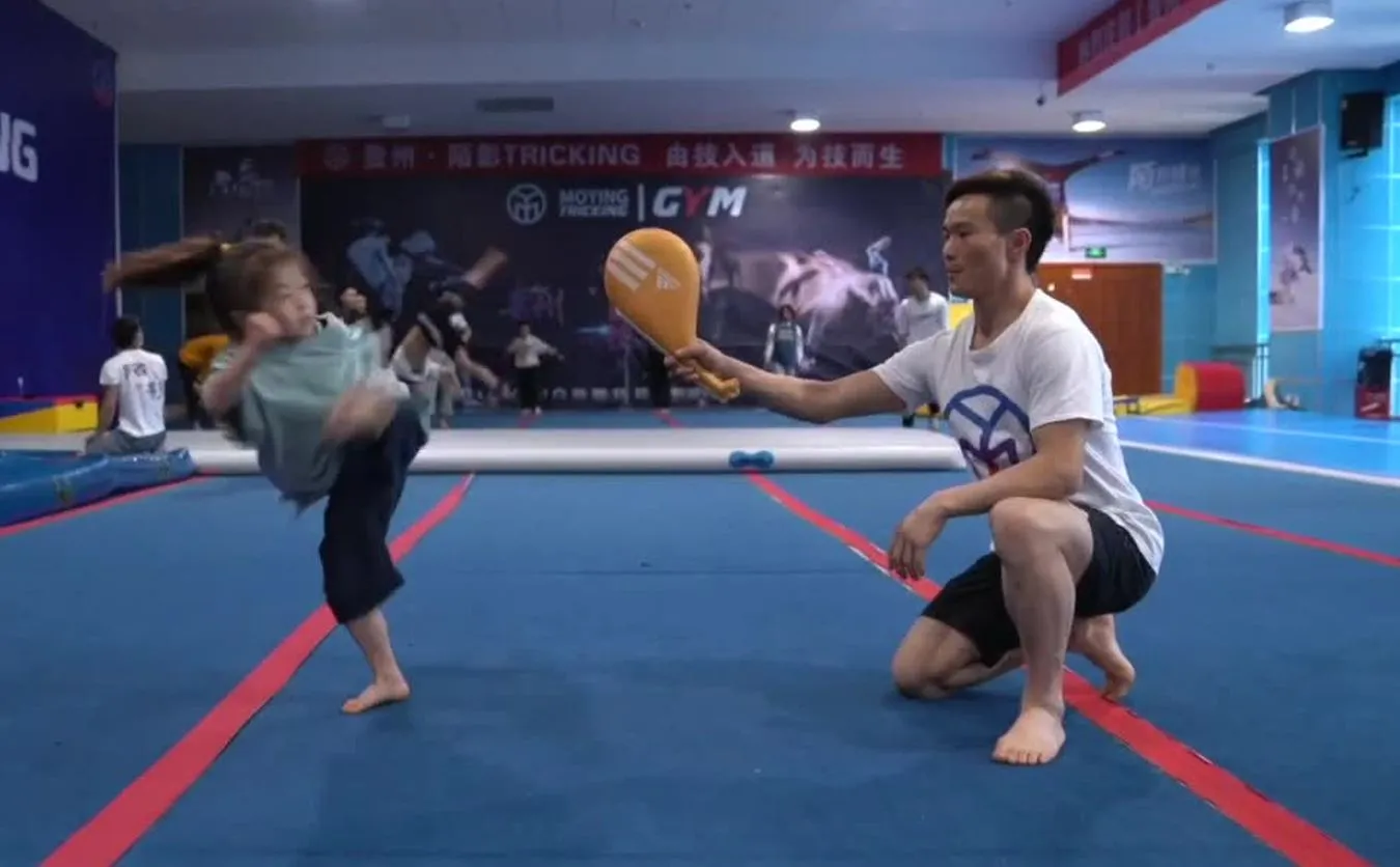 7-latka z Chin zachwyca umiejętnościami kung fu. Podbiła serca internautów