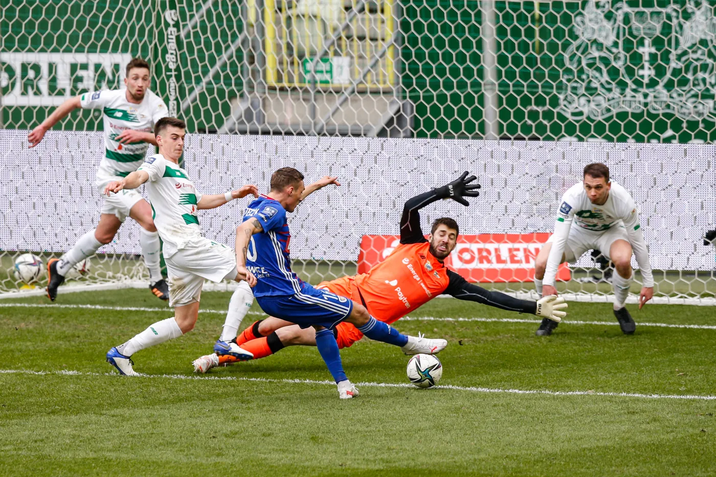 Dusan Kuciak (w środku)