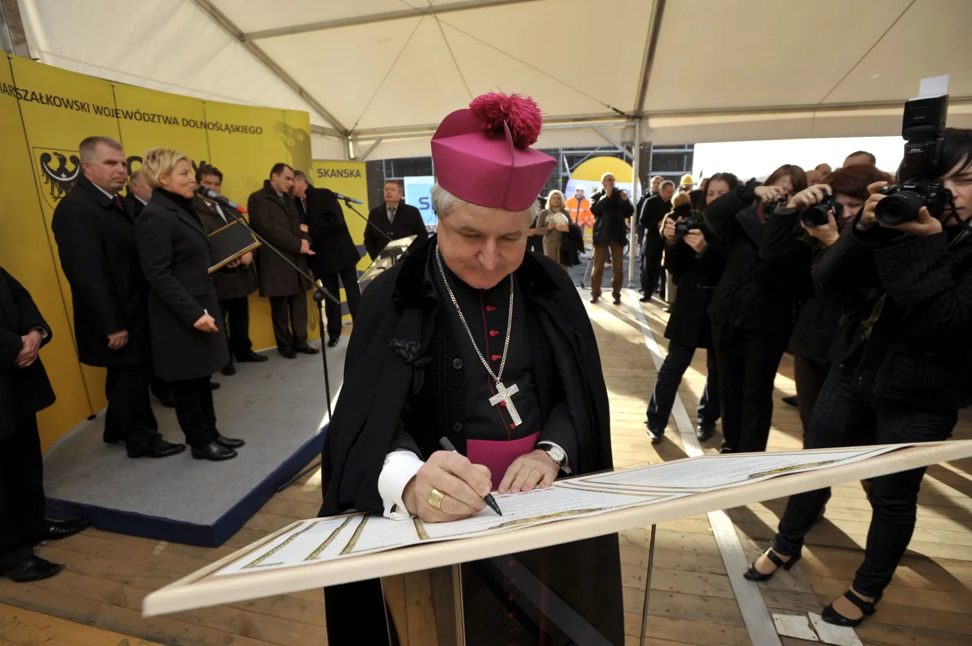 Sprawa biskupa Janiaka i jego pobytu w diecezji kaliskiej. OŚWIADCZENIE kurii