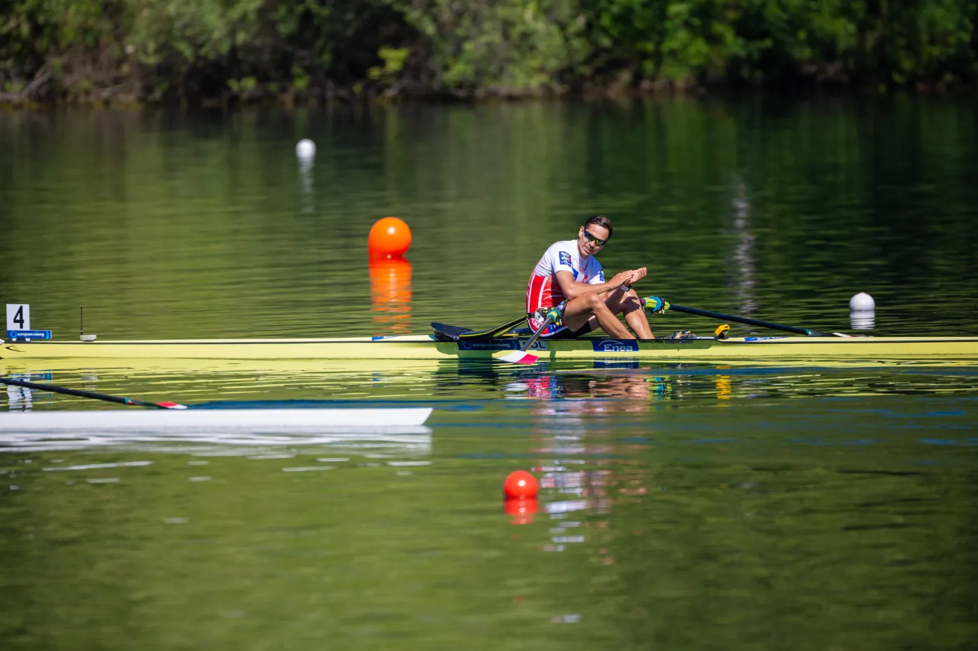Artur Mikołajczewski na podium mistrzostw Europy w wioślarstwie