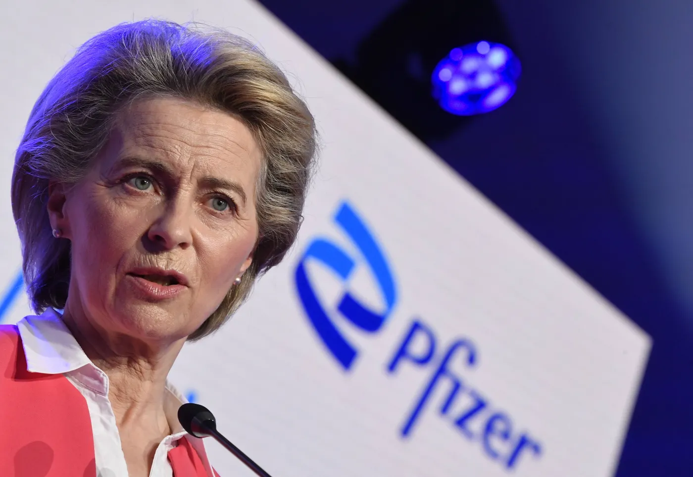 Von der Leyen: KE zaakceptowała nowy kontrakt na szczepionki Pfizera