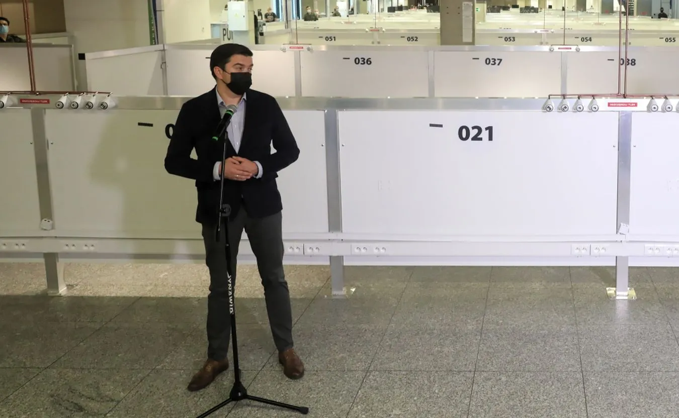 Andrusiewicz o trzeciej dawce szczepionki: Nie ma badań, dziś jest więcej pijaru