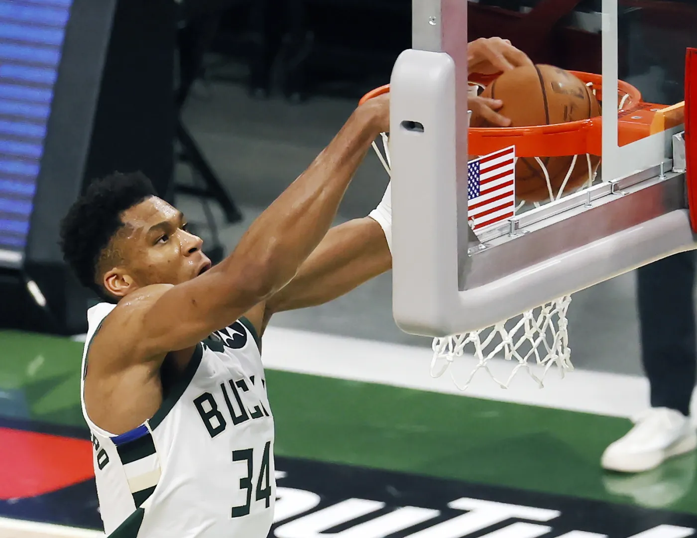Milwaukee Bucks doprowadzili do remisu w finale NBA
