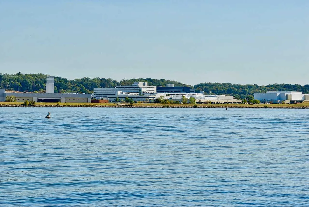 Baza wojskowa w Waszyngtonie zamknięta z powodu "uzbrojonego osobnika z torbą od Gucciego"