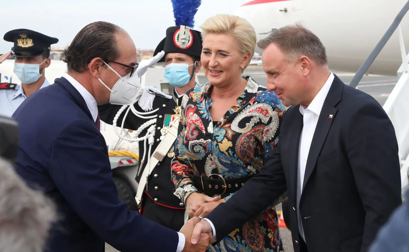 Para prezydencka złożyła kwiaty przy grobie św. Jana Pawła II w Watykanie