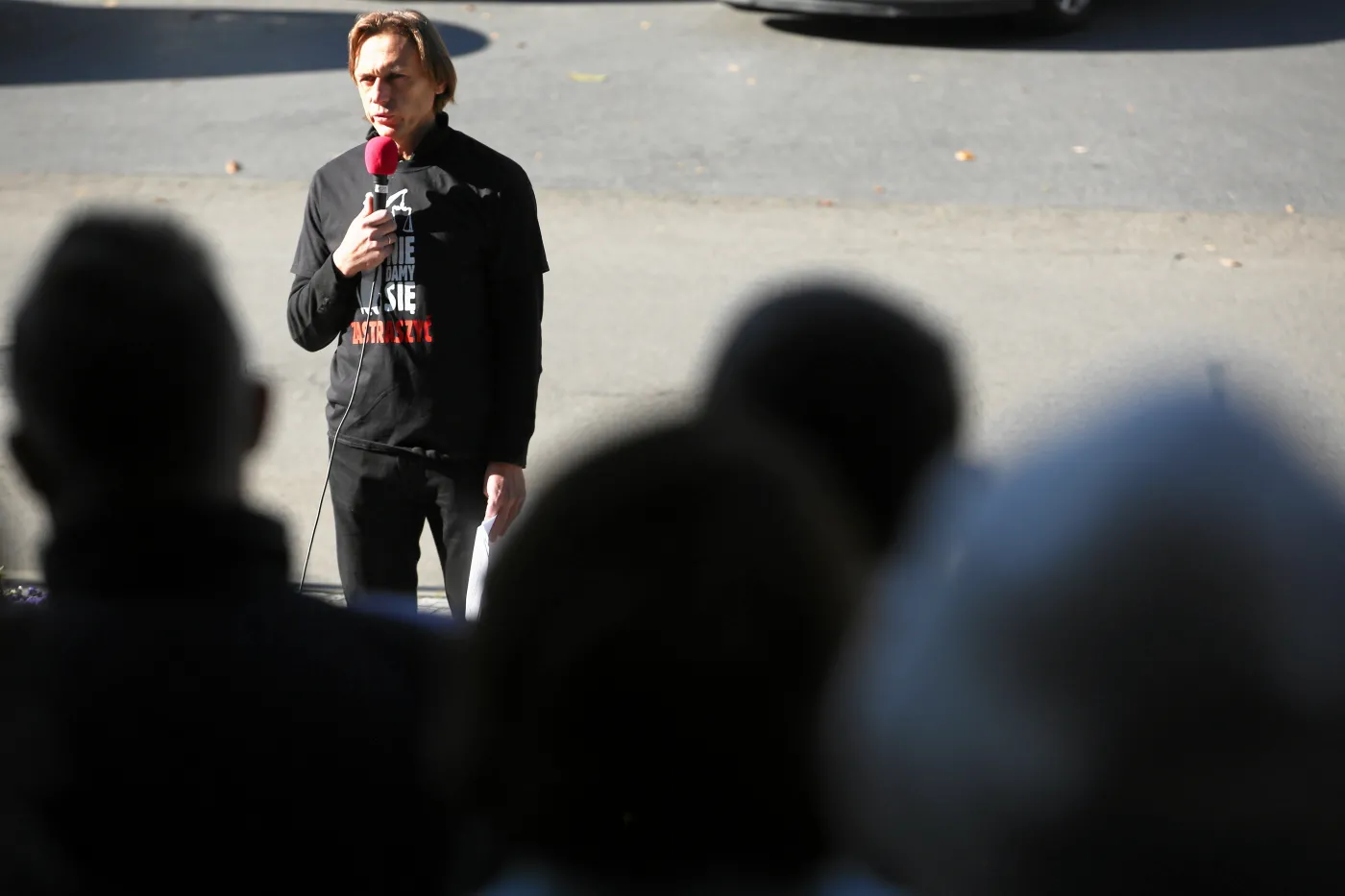 Sędzia Maciej Ferek podczas demonstracji w jego obronie
