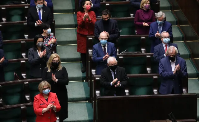 Relacje Polski z innymi państwami są coraz chłodniejsze. SONDAŻ dla DGP i RMF FM