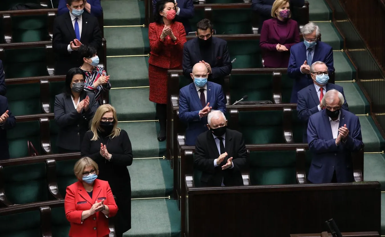 Relacje Polski z innymi państwami są coraz chłodniejsze. SONDAŻ dla DGP i RMF FM